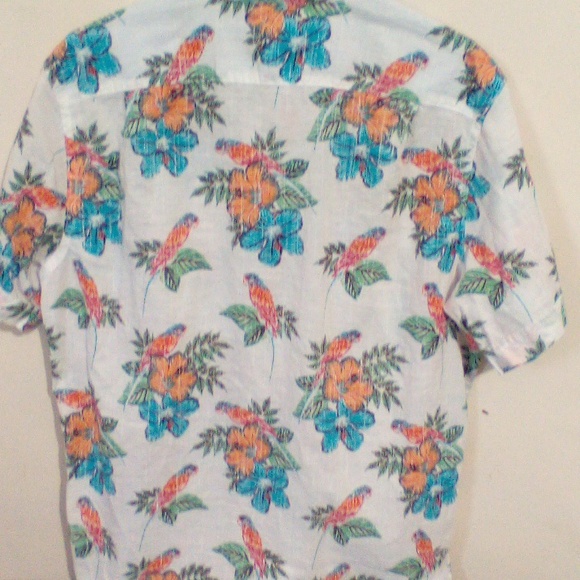 Men's Short Sleeve Button Down Shirt - Picture 3 of 4